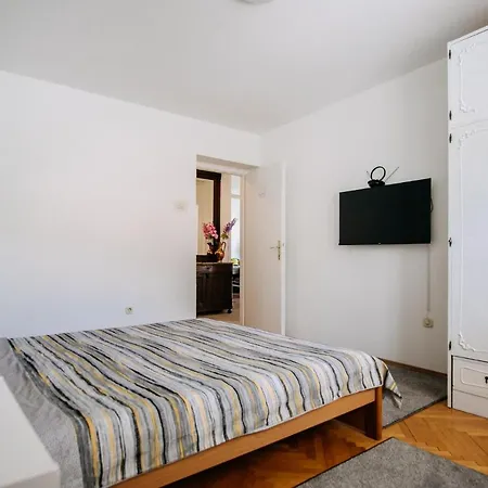Sunnynest Apartment - 3Br Apt With Free Parking & Wi-Fi, Close To Lapad Bay Beach Dubrovnik Exterior photo